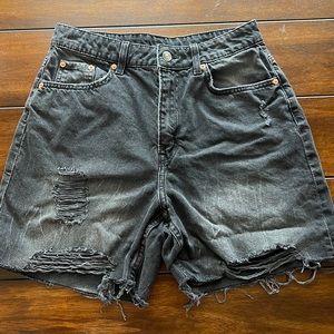 size 8 black capri shorts
